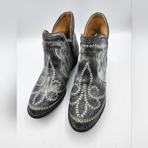 Sterling River Boots Stylish Grey Blue Embroidered Ankle NWOT Boots Sz 8M